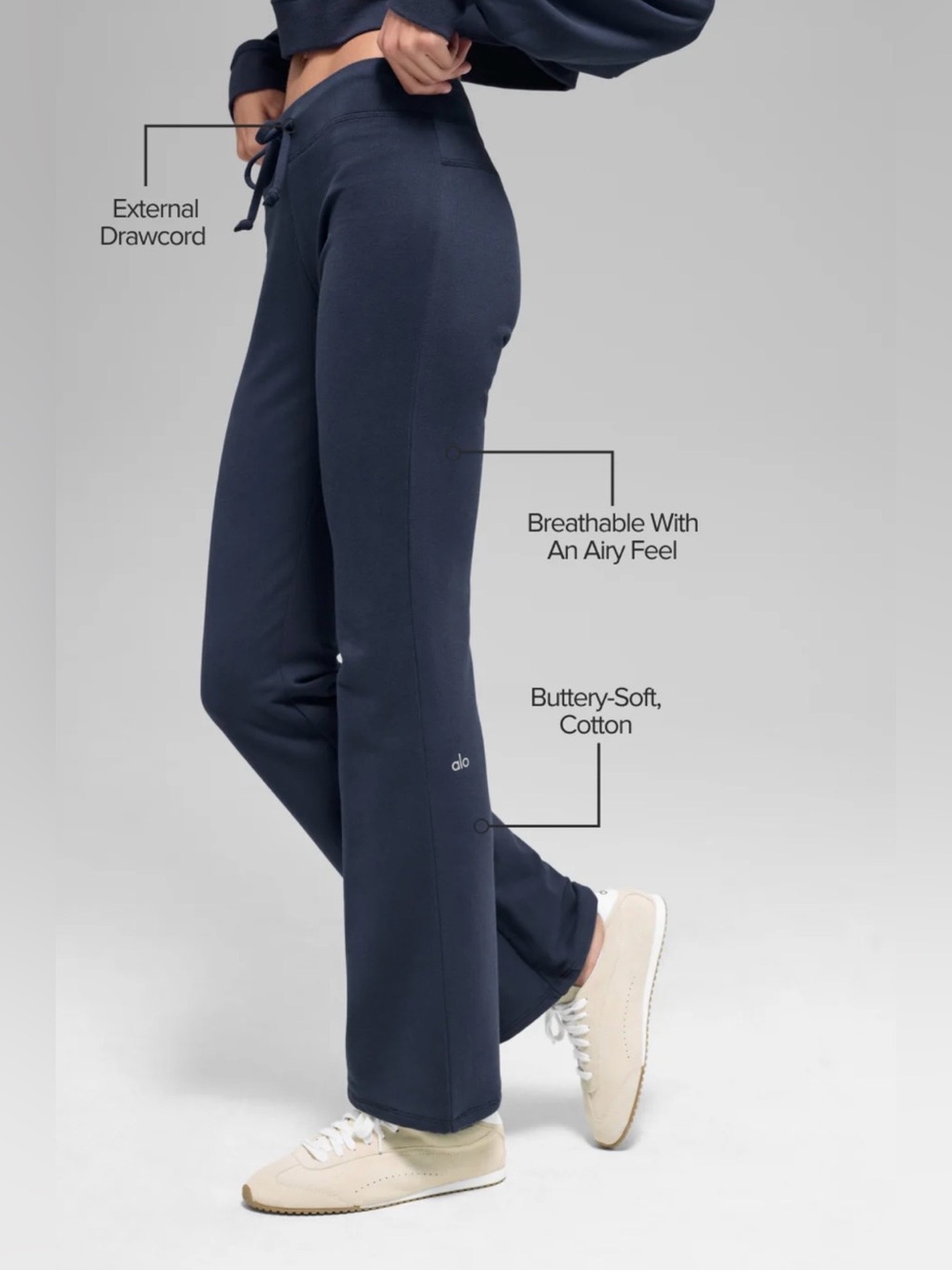 Alo Yoga Sway Boot Cut Sweatpant In Navy Size Small NWT - Picture 2 of 10